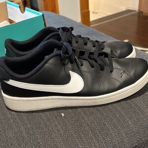 Nike Men's Black and White Sneakers
